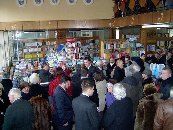 La o lansare de carte a Principelui Radu; Libraria Junimea, Iasi 22 ianuarie 2004
