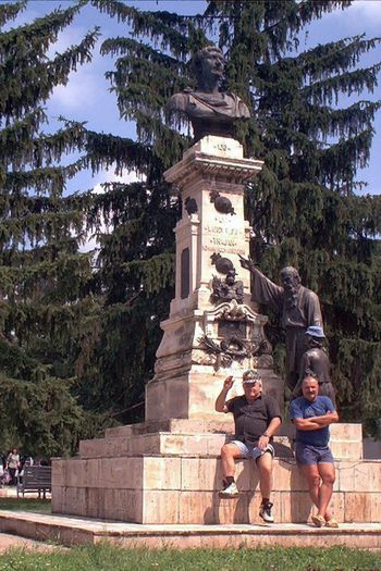 In Braila, la monumentul lui Ovidiu - 2004 1