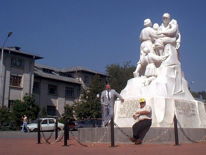 La Monumentul Unirii Tarilor Romane