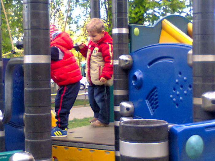 7 aprilie 2014; Cu bunica in parcul Simion Barnutiu dupa orele de gradinita.
