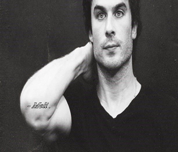 - * intru in bar si vazand ca e gol  , merg cu viteza de vampir si ma autoservesc *