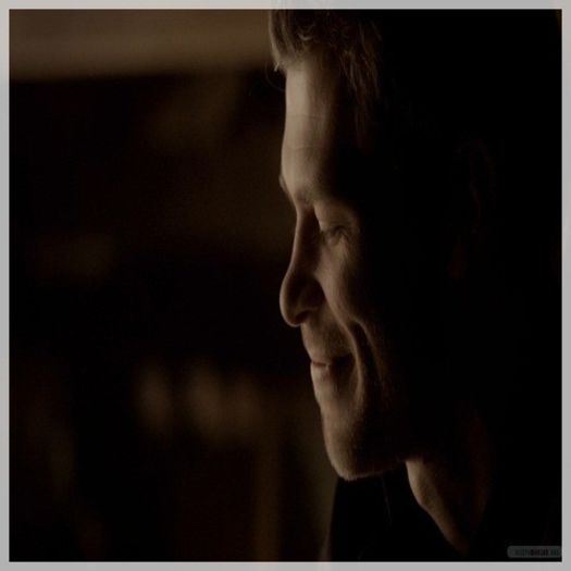 █ ▄→ mda sunt beat -începe să râdă fără motiv- tu cum o mai duci? . cli; ţi-a ieşit vreo combinaţie cu unul dintre fraţii salvatore?
