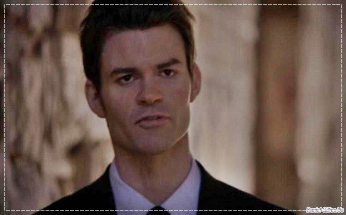 Caroline........ las-o balta, nu mai spun nimic:)) *click; Romantic ;;) singurica asa?:)) #hayley | Bine, am venit si eu pe aici sa vad care-i treaba si vad ca tot in scandaluri o tin toti #Lydia
