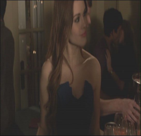 - Ce vă mai distrați :)) *se trântește pe canapea*