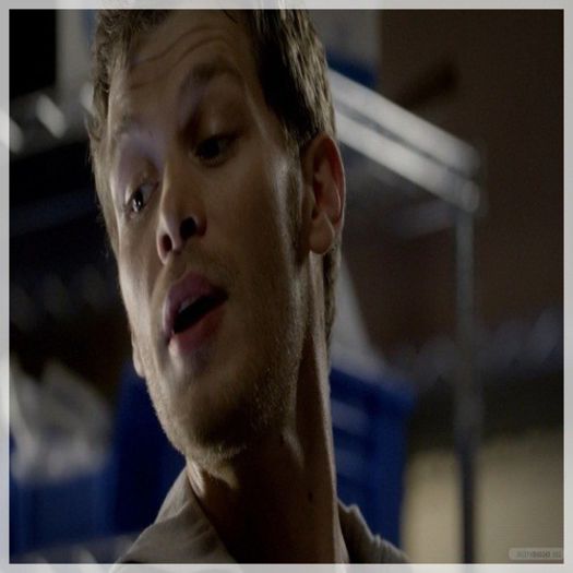 █ ▄→ -se urcă pe masă şi sparge becul- aşa, acum avem mai mult întuneric -click; în partea asta a barului (;l
