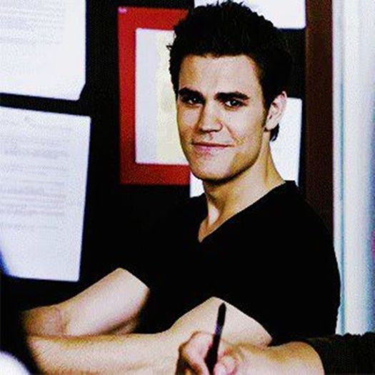 *rade* Bine zis :))) . Vrei sa ne uitam la ceva la TV ? :-?