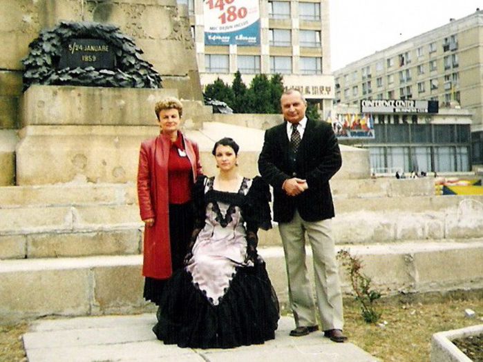 Cu Maria, la parada costumelor de epoca - 2005