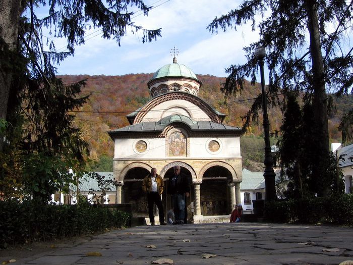 La biserica Manastirii Cozia, 2005; Octombrie 2005

