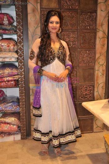 hpse_normal__1217068789_ Divyanka Tripathi at Telly Calendar launch with Bawree Fashions to be shot  - Divyanka Tripathi