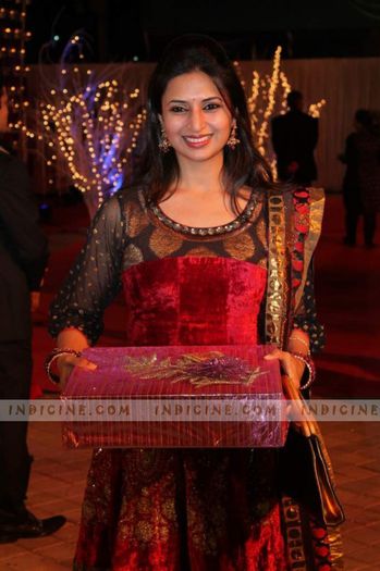 58910-13-large - Divyanka Tripathi