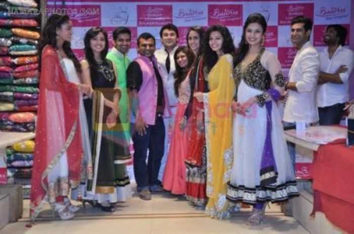 hpse_normal__3171585932_Krystle D’Souza, Sukirti Kandpal , Divyanka Tripathi, Asha Negi, Rajesh Kuma - Divyanka Tripathi