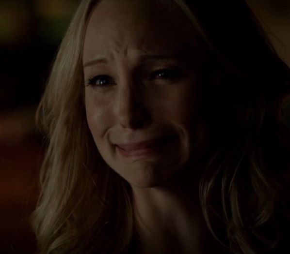 ᵔᴥᵔ -- *începe să plângă şi se pune pe canapea* Măcar mai suntem împreună Klausică?