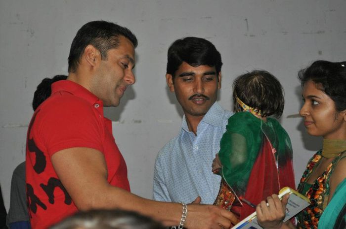 LES6 - SALMAN KHAN AND LES ENFANTS