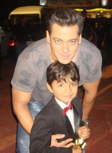 LES14 - SALMAN KHAN AND LES ENFANTS