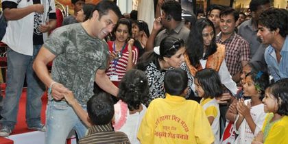 LES17 - SALMAN KHAN AND LES ENFANTS