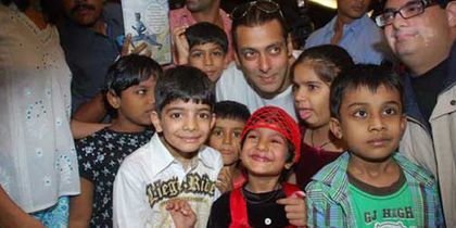 LES18 - SALMAN KHAN AND LES ENFANTS