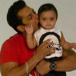 LES52 - SALMAN KHAN AND LES ENFANTS