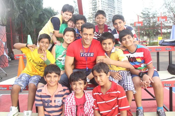 LES53 - SALMAN KHAN AND LES ENFANTS