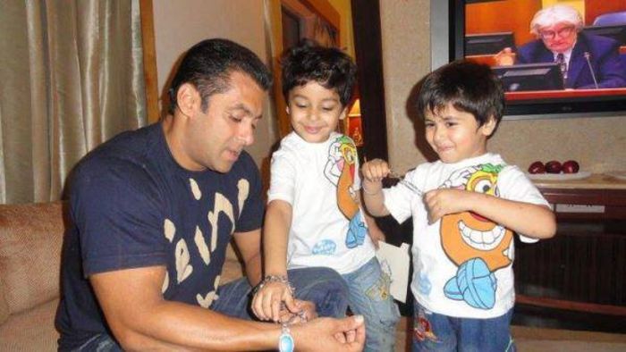 LES56 - SALMAN KHAN AND LES ENFANTS