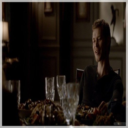 █ ▄→ -vine din camera elenei şi îşi pune ceva de băut- în sfârşit ne-am mai înmulţit şi noi