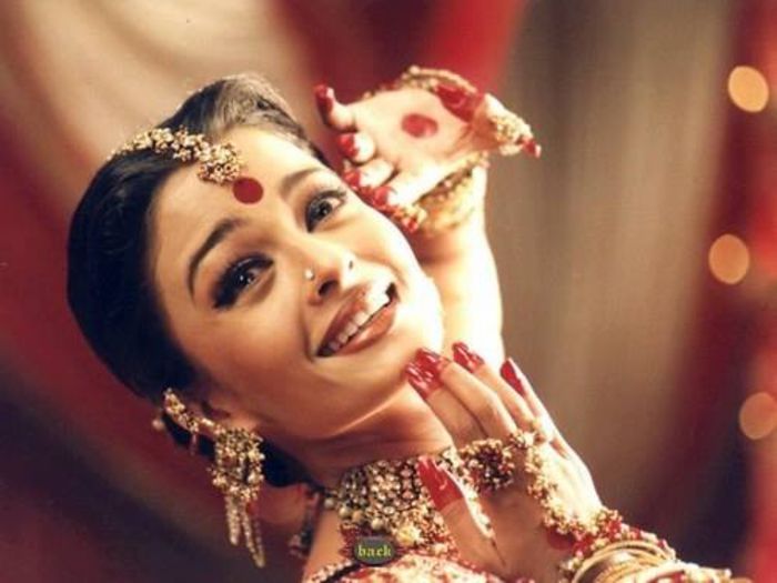 1601399_614115868678951_452316498_n - aishwarya ray