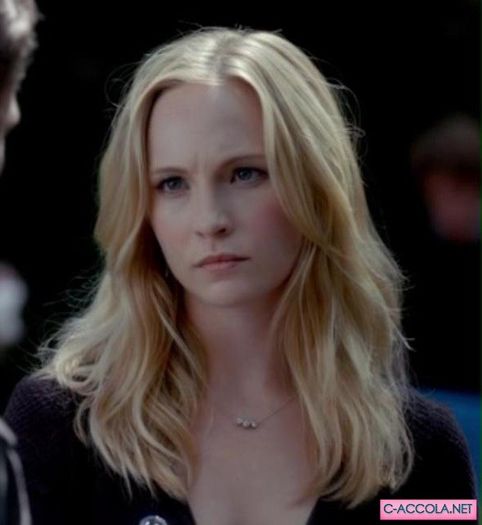 ᵔᴥᵔ -- *se uită urât la elena* . Bună Katherine