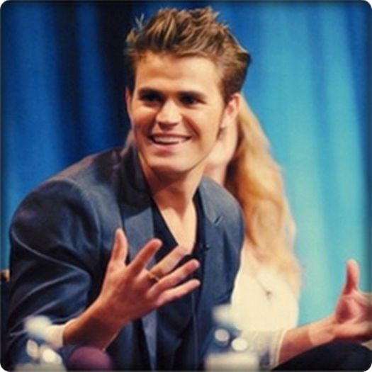 Atunci de cine? #elena ; Click; *pt Klaroline cu voce de fata*Si daca te-as ierta? ; *cu voce de baiat* : Ti-as da viata meaaa,ti-as da inimaaa,la tot ce am pe lume as renuntaaa
