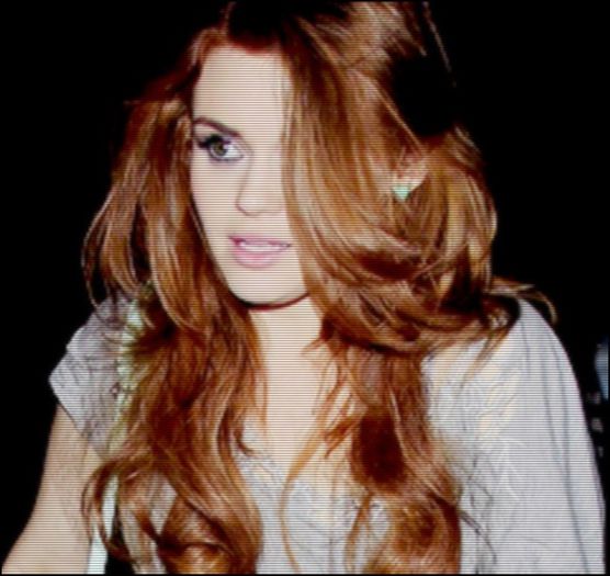 - (intra si se pune la o masa si ia 2 sticle de vodka si da una pe gat)