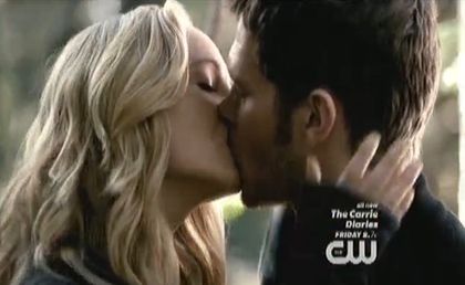 ᵔᴥᵔ -- *îl sărută pe Klaus* - here - episode 03 - done