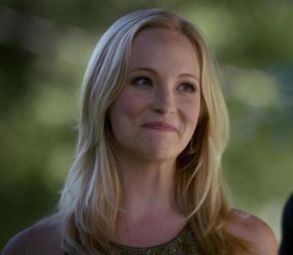 ᵔᴥᵔ -- Aşa :x :)) #klaus . Felicitări Hayley şi Elijah , vă stă bine - here - episode 03 - done