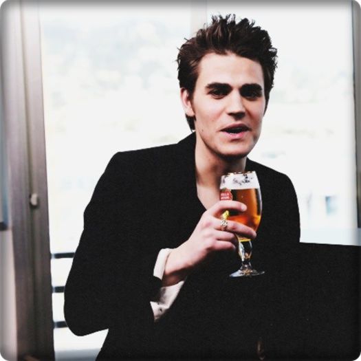 *ii da un pahar de whiskey* Da pe gat ;> #davina | Bine,bem.tu? #elena