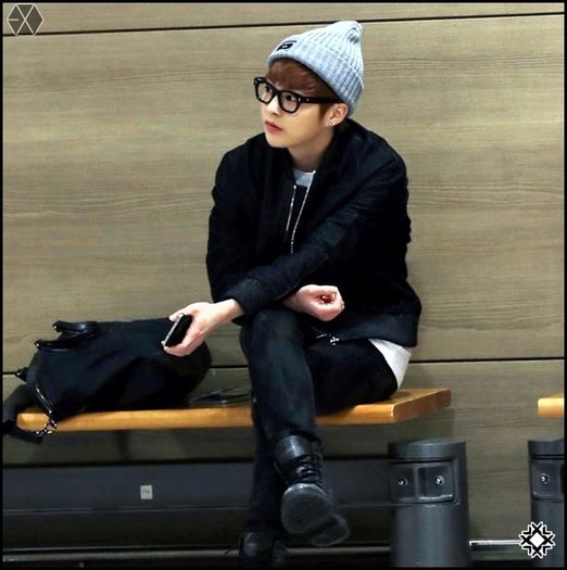 140302 Xiumin @ Hong Kong & Incheon Airport.12 - exo - 140302 Xiumin - Hong Kong - Incheon Airport