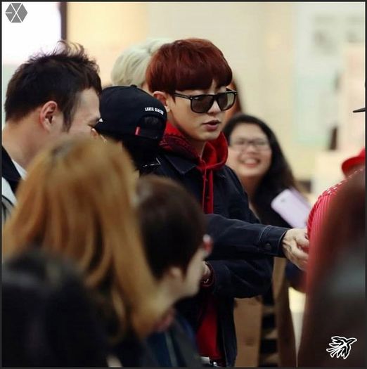 140405 ChanYeol @ Gimpo Airport Heading to Beijing.02 - exo - 140405 ChanYeol - Gimpo Airport Heading to Beijing