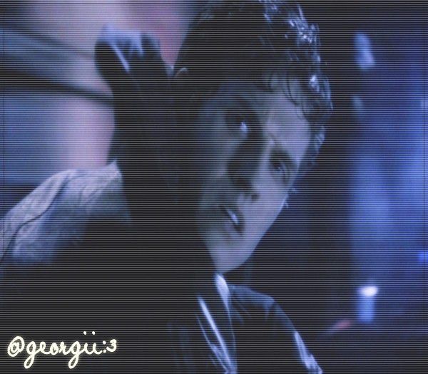 ♡♕_ sure :) # o ridică și o pune pe canapea # davina. hellooo # elena.