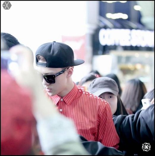 140405 Sehun @ Gimpo Airport Heading to Beijing.14 - exo - 140405 Sehun - Gimpo Airport Heading to Beijing