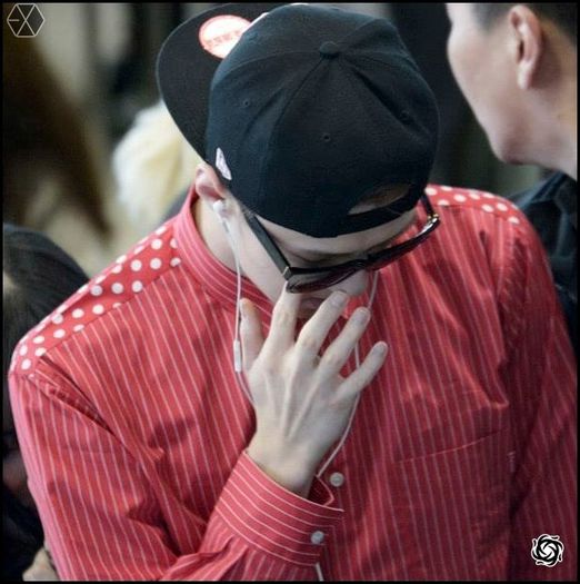 140405 Sehun @ Gimpo Airport Heading to Beijing.16