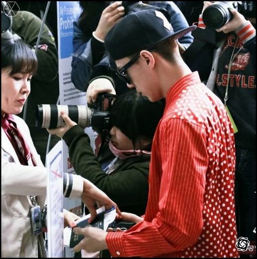 140405 Sehun @ Gimpo Airport Heading to Beijing.25 - exo - 140405 Sehun - Gimpo Airport Heading to Beijing