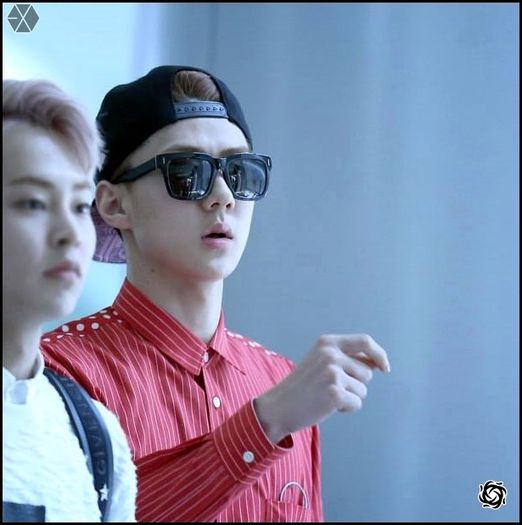 140405 Sehun @ Gimpo Airport Heading to Beijing.27