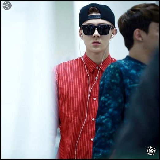 140405 Sehun @ Gimpo Airport Heading to Beijing.31