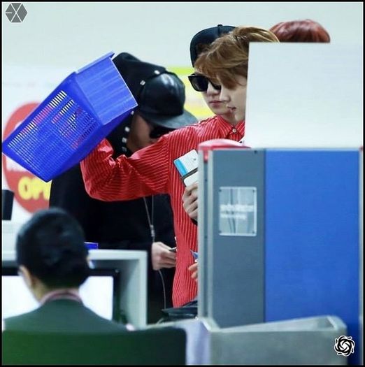 140405 Sehun @ Gimpo Airport Heading to Beijing.33 - exo - 140405 Sehun - Gimpo Airport Heading to Beijing