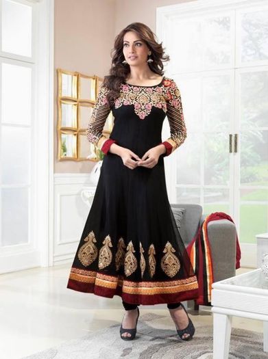 Bipasha-Basu-Stylish-Designer-Anarkali-Dresses-For-Eid-2013-004