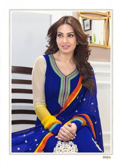 Bipasha-Basu-Stylish-Designer-Anarkali-Dresses-For-Eid-2013-014