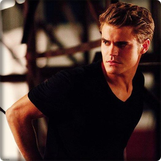 Buna #elena. *se aseaza pe scaun*