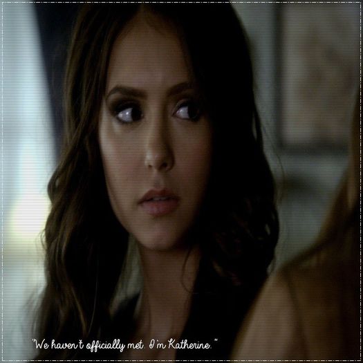 ♡❧`⇒.; mă cinstesc, tu ? #Stefan. o, ce onoare ;;) -întinde sticla spre el- #Klaus.