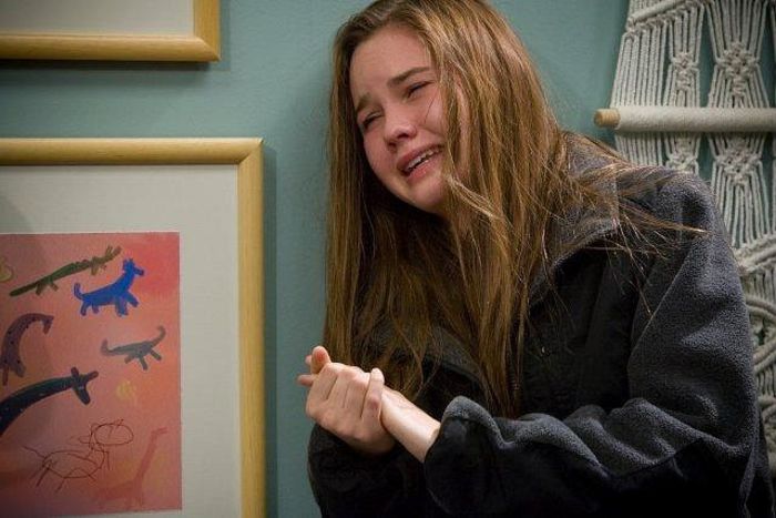 trauma; este o emotie violenta care modifica,in mod permanent, personalitatea unei persoane,sensibilizand-o la emotii ulterioare asemanatoare.Trauma poate rezulta din orice experienta care-i distruge sentimen

