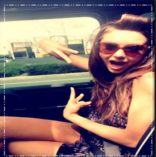 ♫.єℓєηα.♫ Buna,Elijah.Bine...Tu?