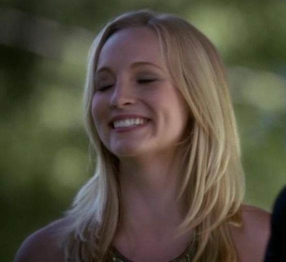 ᵔᴥᵔ -- *râde că o gâdilă Klaus* Stop ittt :)) !