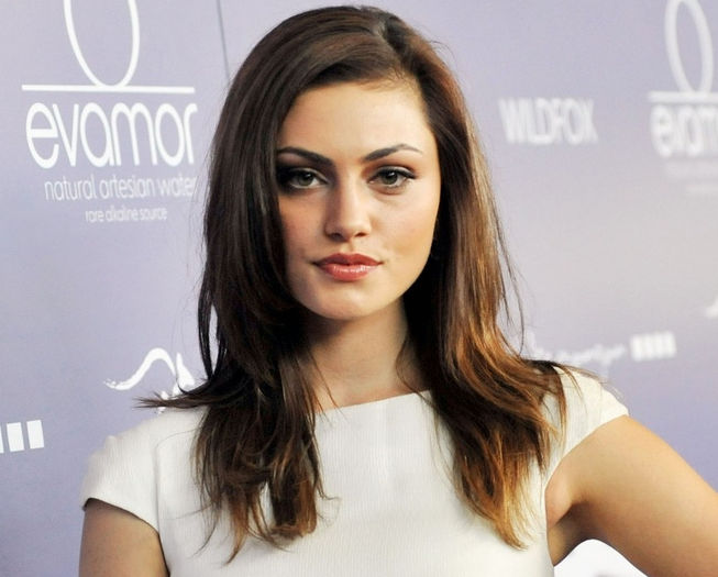 *vine cantand*Tourner dans le vide, vide -cl-; Tourner dans le vide, vide Tourner dans le vide il me fais tourner dans le vide Vide, vide il me fais tourner dans le vide Tourner dans le vide
Il me fais tourner
Tourner dans le vide
