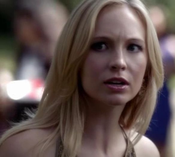 ᵔᴥᵔ -- Klaus aşa în public ? :-ww :))) . Hei Davina şi Hayley