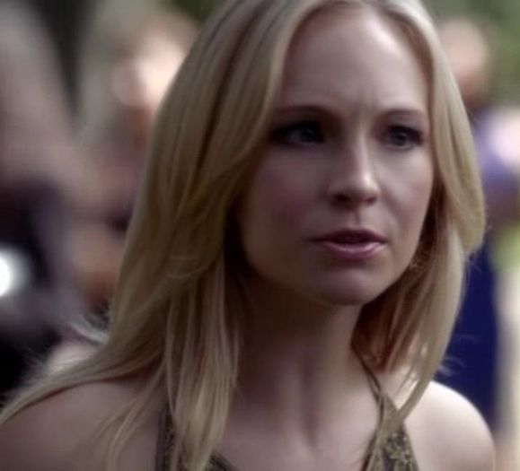 ᵔᴥᵔ -- Scuzămă .. Doar pt că sunt cu Klaus ( ştiu că nu vă înţelegeţi)nu înseamnă că trebuie să -cl; mă jigneşti. rebekah
